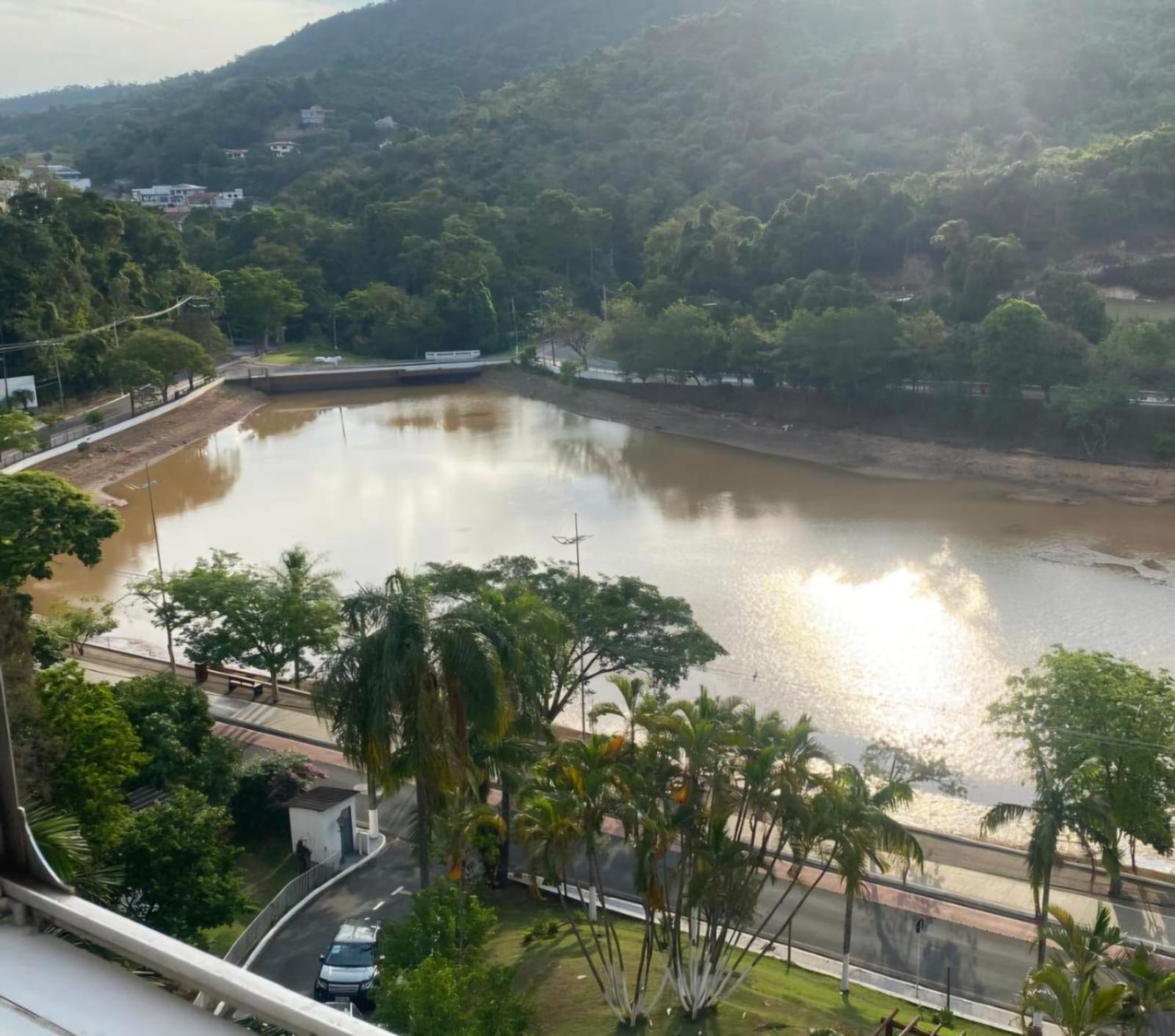 Lindo Flat - Cavalinho Branco -